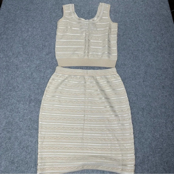 St. John Evening 3pc Ivory Paillette Skirt Suit. Sz: 6/10 - Picture 10 of 14